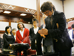 ３人それぞれに三浦按針を想いお焼香